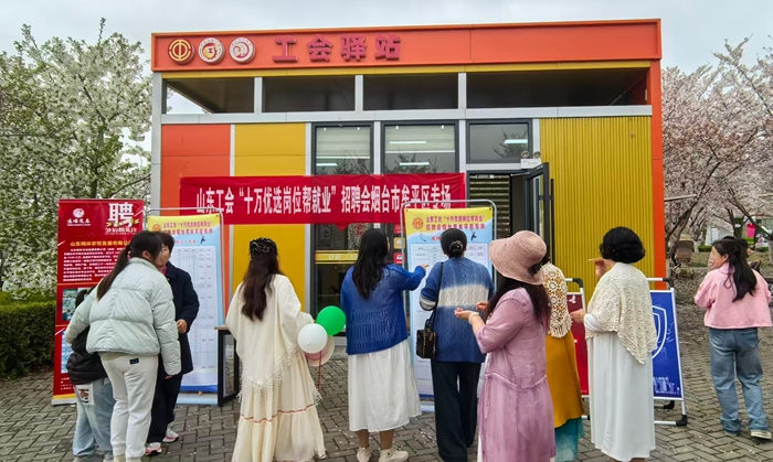 招聘会现场1——拍摄者：宋晓杰_副本